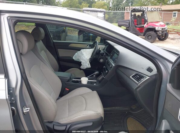 5NPE34AB5HH447281 2017 HYUNDAI SONATA Silver Widok wnętrza z przodu