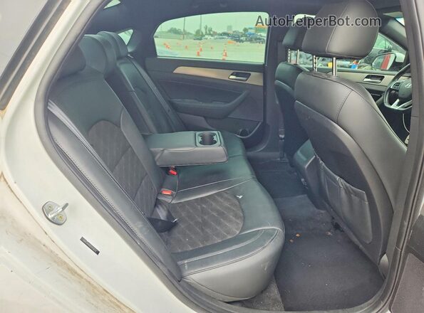 5NPE34AB8JH658142 2018 HYUNDAI SONATA White Widok tylnych siedzeń