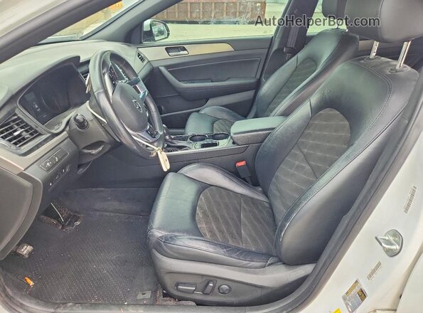 5NPE34AB8JH658142 2018 HYUNDAI SONATA White Widok wnętrza z przodu