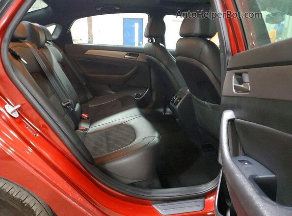 5NPE34AF0KH737390 2019 HYUNDAI SONATA Red Widok tylnych siedzeń