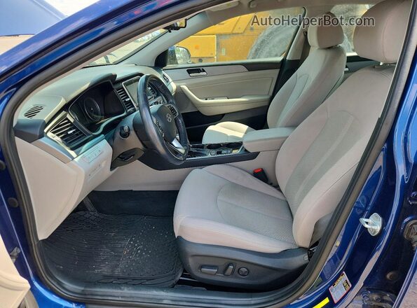 5NPE34AF0KH746431 2019 HYUNDAI SONATA Синий Вид салона спереди