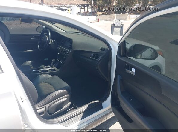 5NPE34AF1GH279091 2016 HYUNDAI SONATA White Front interior view