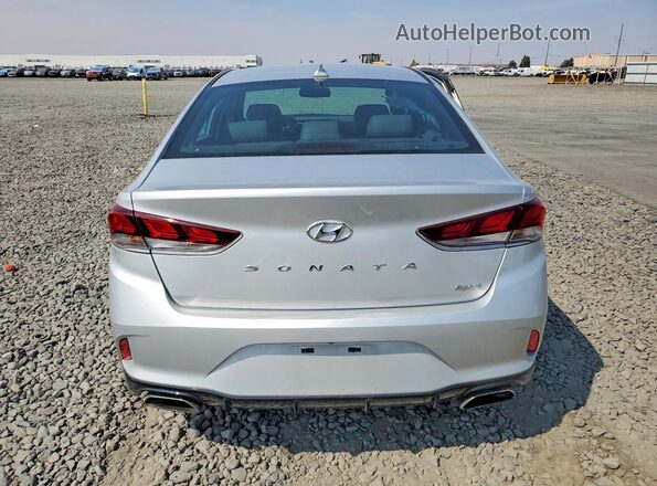 5NPE34AF1JH599261 2018 HYUNDAI SONATA Silver Widok z tyłu