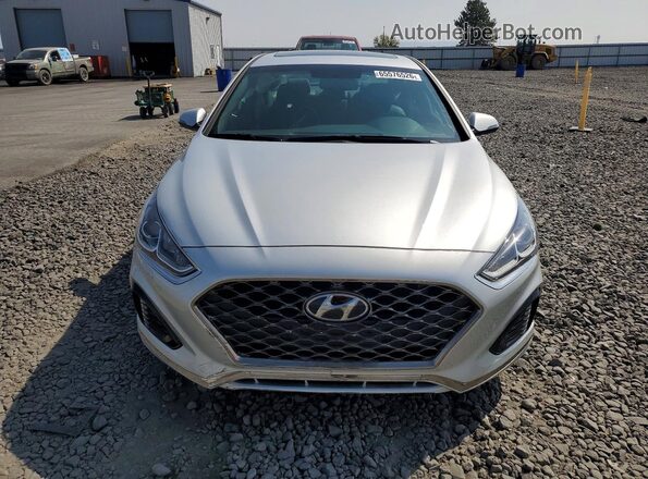 5NPE34AF1JH599261 2018 HYUNDAI SONATA Silver Widok z przodu