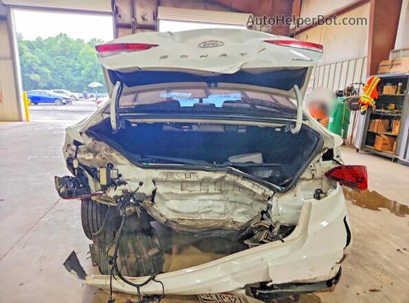 5NPE34AF1JH603096 2018 HYUNDAI SONATA White Widok z tyłu
