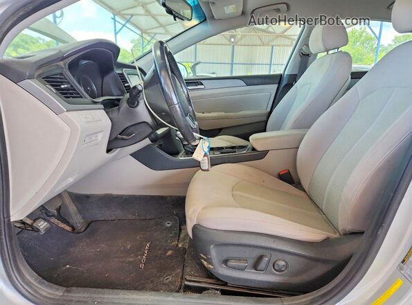 5NPE34AF1JH605009 2018 HYUNDAI SONATA Silver Front interior view