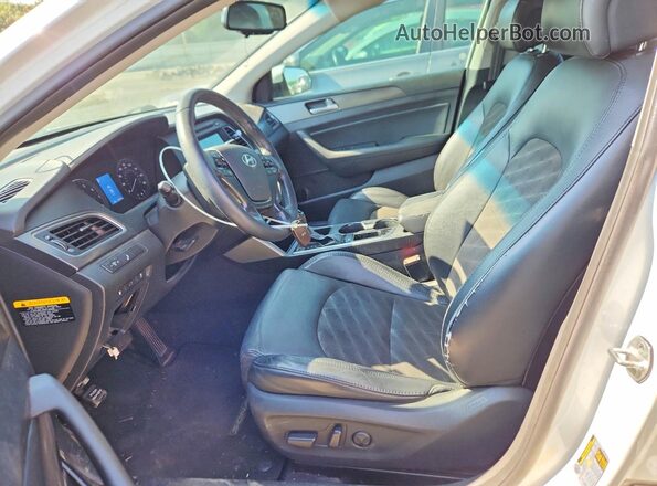 5NPE34AF2GH319744 2016 HYUNDAI SONATA White Front interior view