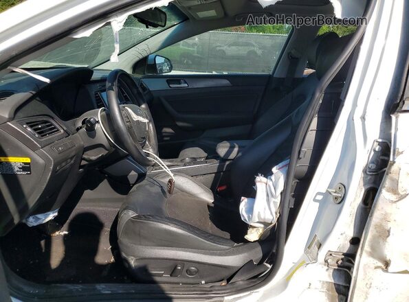 5NPE34AF2HH499485 2017 HYUNDAI SONATA White Widok wnętrza z przodu
