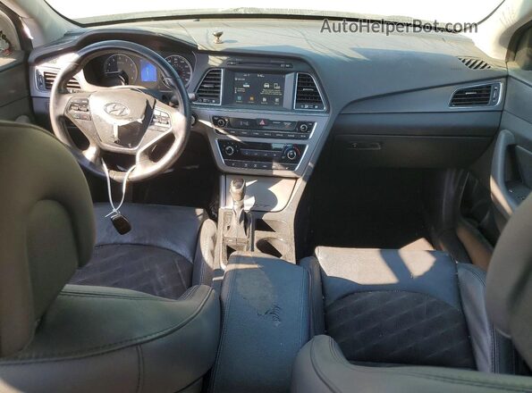 5NPE34AF2HH499485 2017 HYUNDAI SONATA White Widok deski rozdzielczej