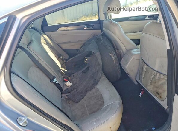 5NPE34AF2HH529908 2017 HYUNDAI SONATA Silver უკანა სავარძლების ხედი
