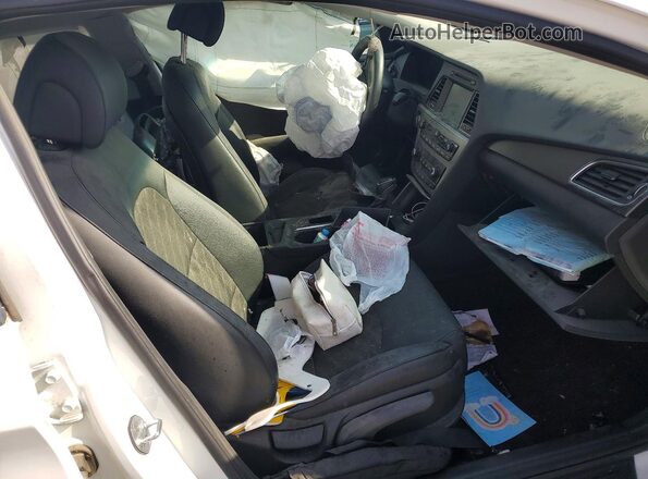 5NPE34AF2HH584469 2017 HYUNDAI SONATA White Вид салону спереду