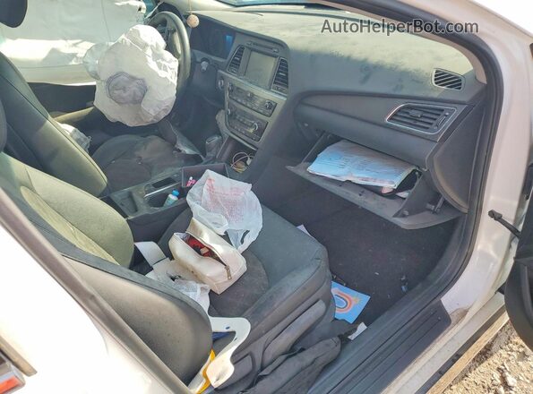 5NPE34AF2HH584469 2017 HYUNDAI SONATA White Вид панелі приладів