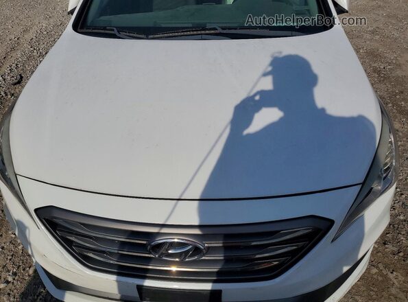 5NPE34AF2HH584469 2017 HYUNDAI SONATA White Вид задньої частини салону