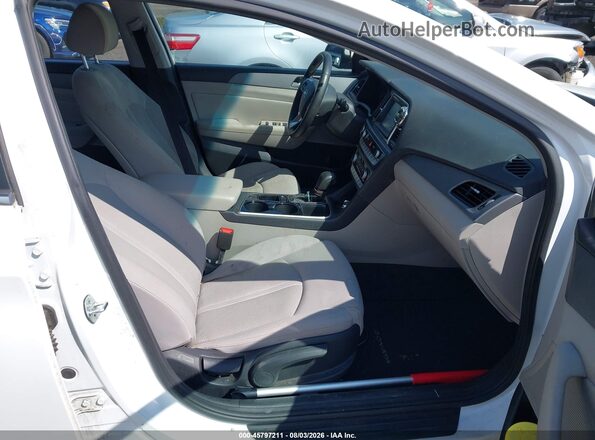 5NPE34AF2JH601616 2018 HYUNDAI SONATA White Սալոնի դիմացի տեսք
