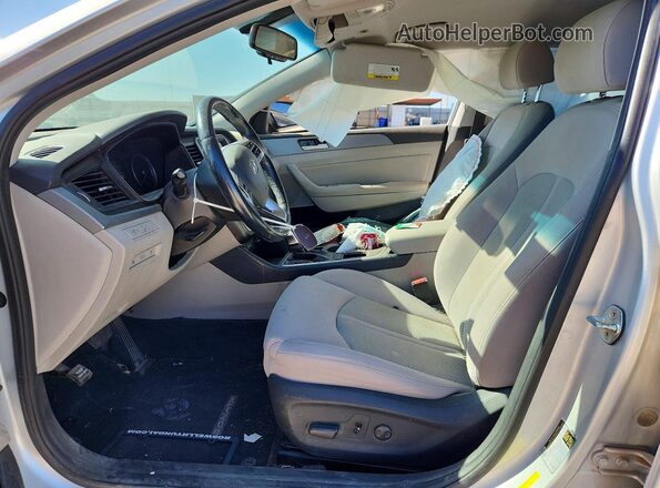 5NPE34AF2JH624796 2018 HYUNDAI SONATA Silver Front interior view