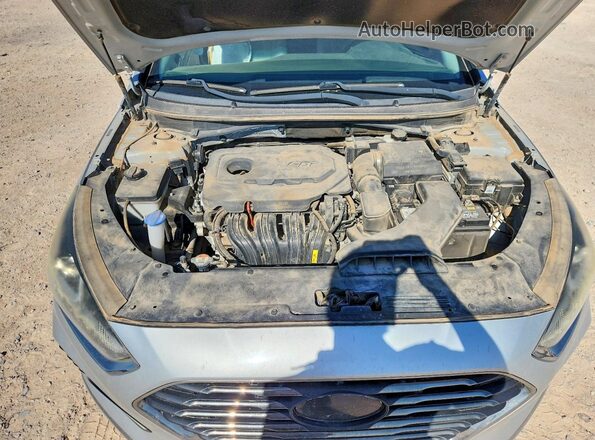 5NPE34AF2JH624796 2018 HYUNDAI SONATA Silver Rear interior view