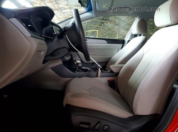 5NPE34AF2JH657118 2018 HYUNDAI SONATA Red Widok wnętrza z przodu