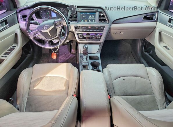 5NPE34AF3HH581225 2017 HYUNDAI SONATA Red Widok deski rozdzielczej