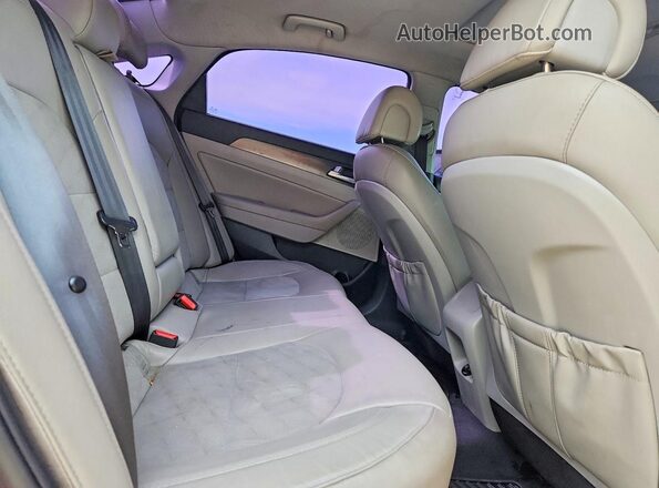 5NPE34AF3HH581225 2017 HYUNDAI SONATA Red Widok tylnych siedzeń