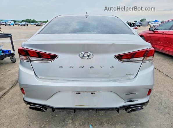 5NPE34AF3JH654051 2018 HYUNDAI SONATA Silver Rear view