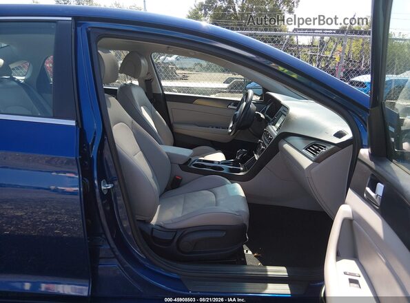 5NPE34AF4HH548217 2017 HYUNDAI SONATA Синий Вид салона спереди