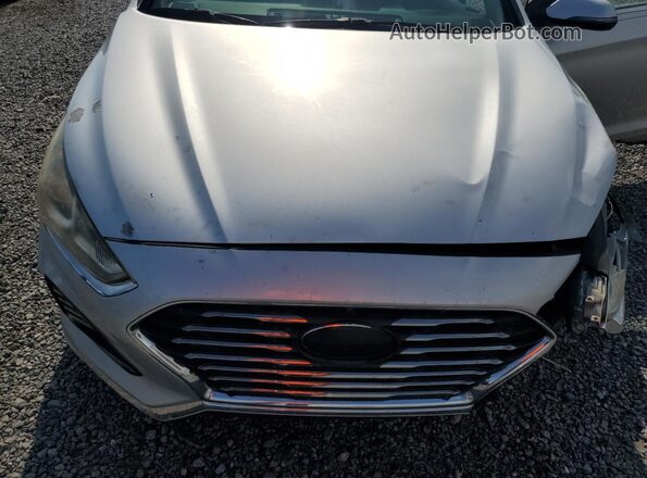 5NPE34AF4JH613265 2018 HYUNDAI SONATA Silver Widok wnętrza z tyłu