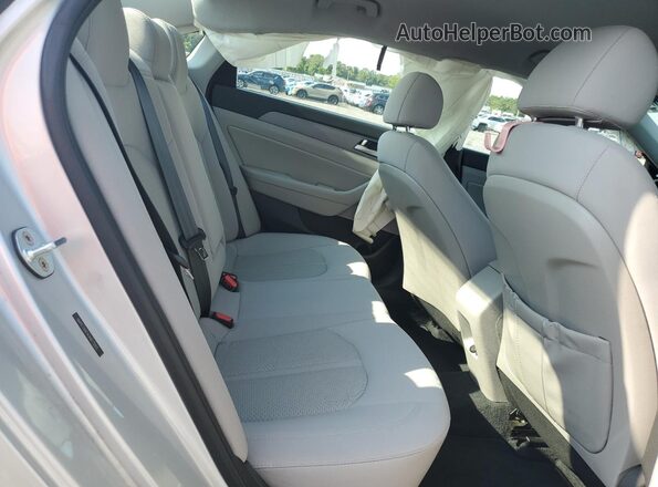5NPE34AF4JH613265 2018 HYUNDAI SONATA Silver Widok tylnych siedzeń