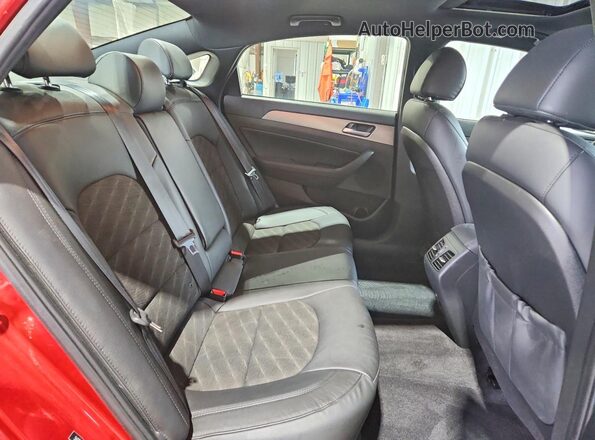 5NPE34AF4KH761417 2019 HYUNDAI SONATA Red Widok tylnych siedzeń