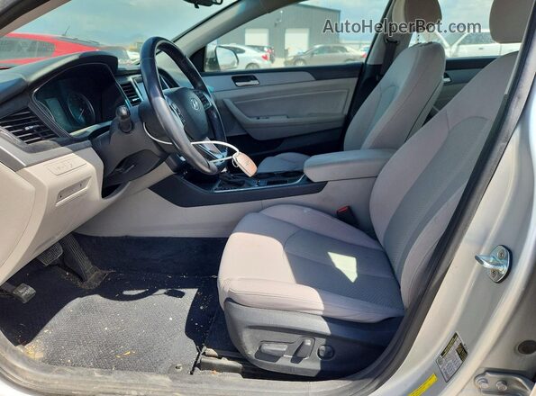 5NPE34AF5JH601125 2018 HYUNDAI SONATA Silver Սալոնի դիմացի տեսք