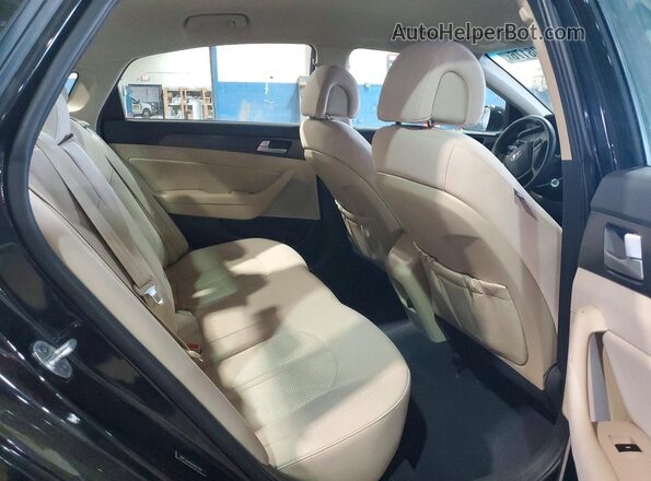5NPE34AF6HH497190 2017 HYUNDAI SONATA Black Widok tylnych siedzeń