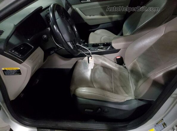 5NPE34AF6HH584023 2017 HYUNDAI SONATA Серебряный Вид салона спереди