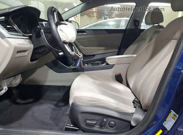 5NPE34AF6JH608049 2018 HYUNDAI SONATA Blue Front interior view