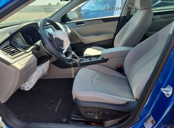 5NPE34AF6JH624168 2018 HYUNDAI SONATA Blue წინა სალონის ხედი