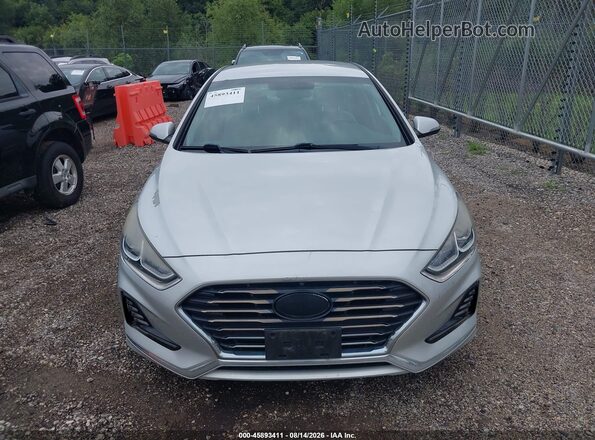 5NPE34AF6JH632982 2018 HYUNDAI SONATA Silver Widok z przodu
