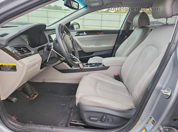 5NPE34AF7HH548552 2017 HYUNDAI SONATA Серебряный Вид салона спереди