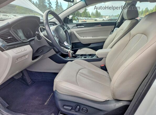 5NPE34AF7JH683424 2018 HYUNDAI SONATA Silver Вид салону спереду