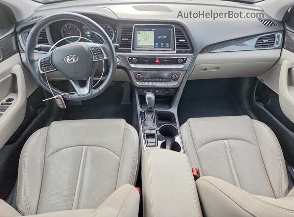 5NPE34AF7JH683424 2018 HYUNDAI SONATA Silver Вид панелі приладів