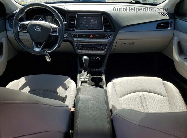 5NPE34AF7JH726210 2018 HYUNDAI SONATA Серебряный Вид панели приборов