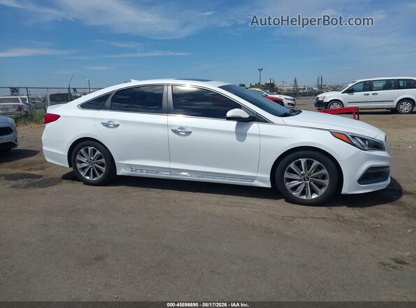 5NPE34AF8HH584329 2017 HYUNDAI SONATA Белый Вид задней части салона