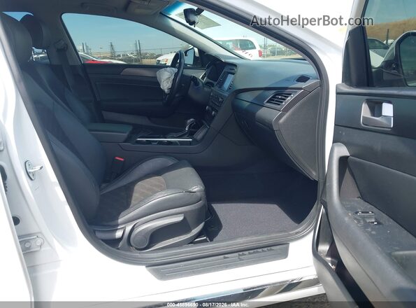 5NPE34AF8HH584329 2017 HYUNDAI SONATA Белый Вид салона спереди