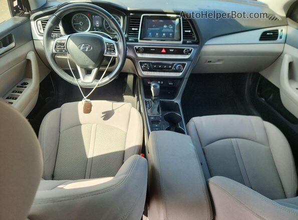 5NPE34AF8JH658290 2018 HYUNDAI SONATA Blue Widok deski rozdzielczej