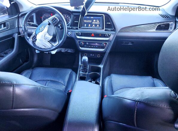 5NPE34AF8JH692763 2018 HYUNDAI SONATA Серебряный Вид панели приборов