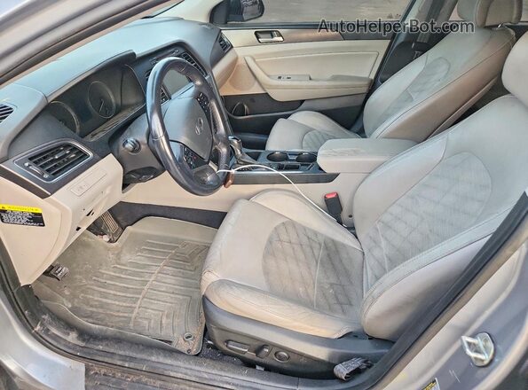 5NPE34AF9HH527248 2017 HYUNDAI SONATA Silver Вид салону спереду
