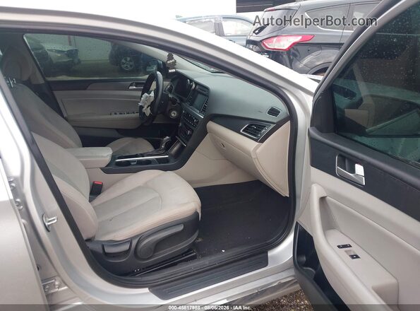 5NPE34AF9HH553106 2017 HYUNDAI SONATA Silver Front interior view