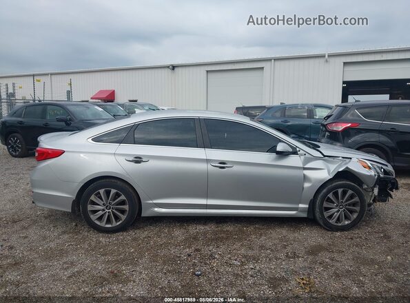 5NPE34AF9HH553106 2017 HYUNDAI SONATA Silver Rear interior view