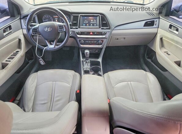 5NPE34AF9JH605792 2018 HYUNDAI SONATA Silver Widok deski rozdzielczej