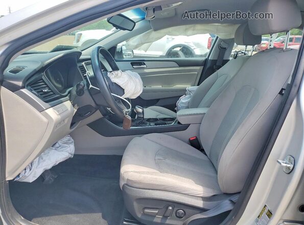 5NPE34AF9JH632667 2018 HYUNDAI SONATA Silver Widok wnętrza z przodu