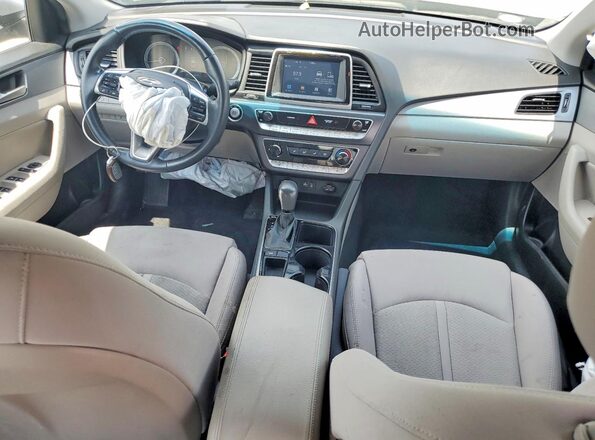 5NPE34AF9JH632667 2018 HYUNDAI SONATA Silver Widok deski rozdzielczej