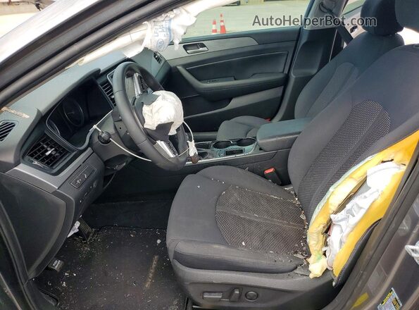 5NPE34AF9JH640235 2018 HYUNDAI SONATA Серебряный Вид салона спереди