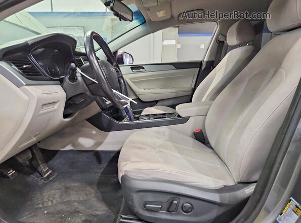 5NPE34AF9KH772042 2019 HYUNDAI SONATA Gray Front interior view